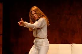 Teateranmeldelse: Girls & Boys er et ubehagelig stykke | Mona Levin